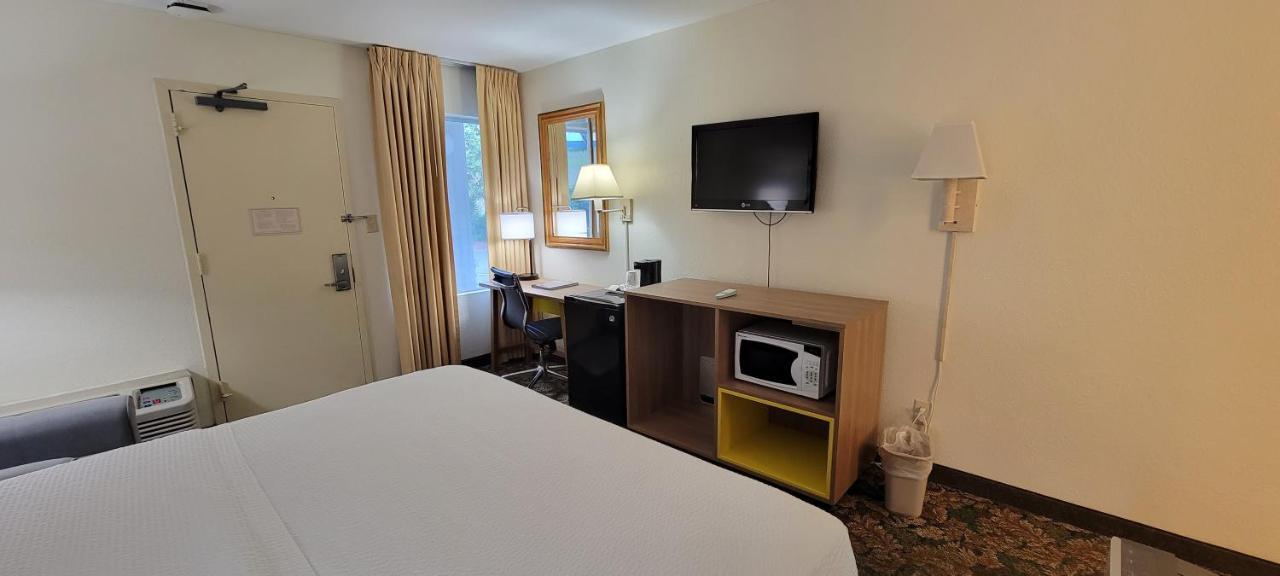 Hotel Carolina A Days Inn By Wyndham Hilton Head Island Buitenkant foto