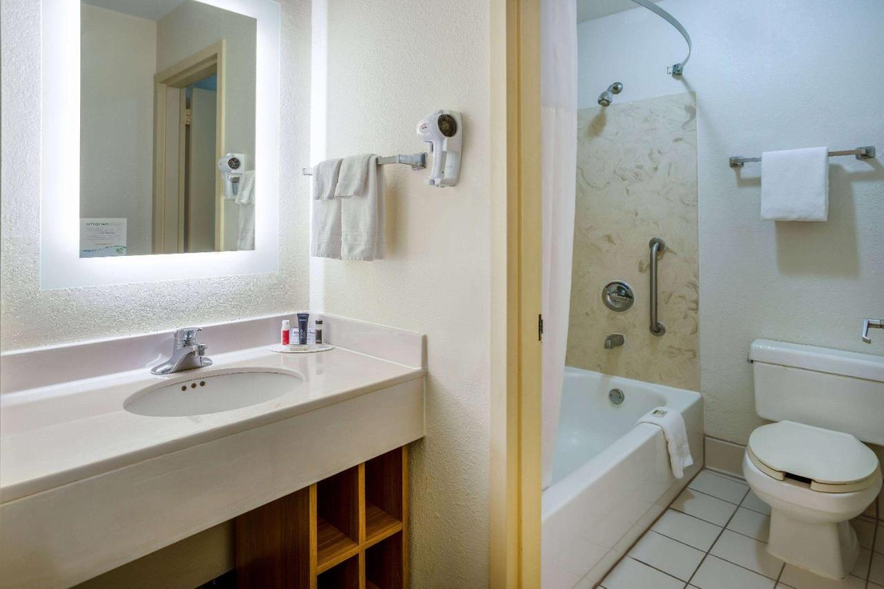 Hotel Carolina A Days Inn By Wyndham Hilton Head Island Buitenkant foto