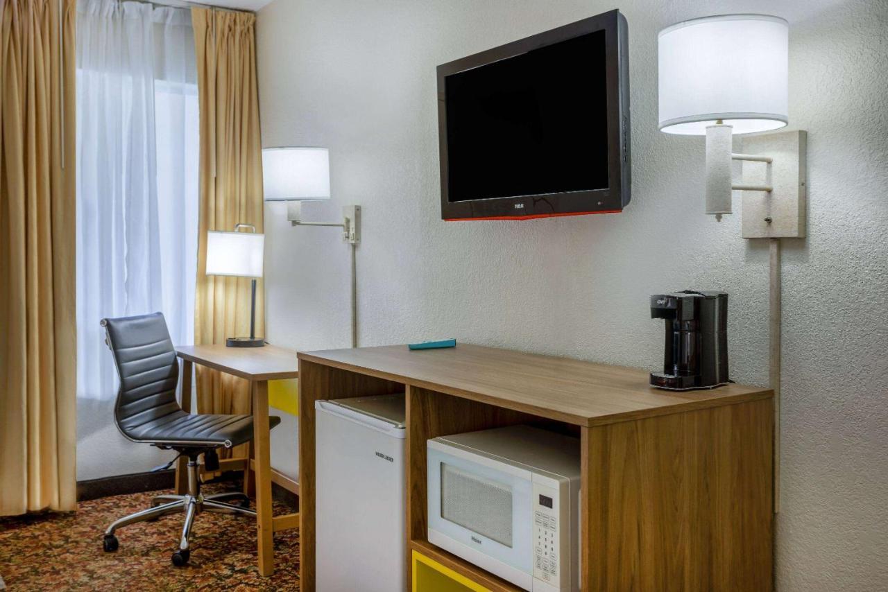 Hotel Carolina A Days Inn By Wyndham Hilton Head Island Buitenkant foto
